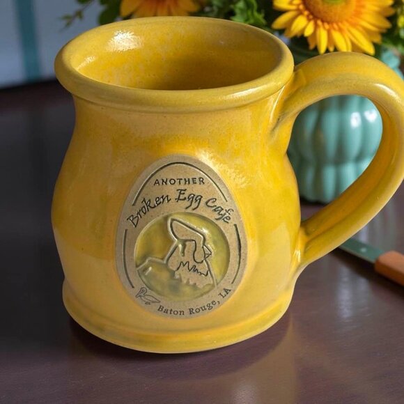 Another Broken Egg Cafe Other - Another Broken Egg Cafe Yellow Ceramic Mug Baton Rouge LA DENEEN Pottery 2021 Di